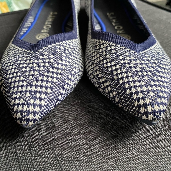 Navy houndstooth Rothy’s. Size 8. Barely worn! - Picture 3 of 5